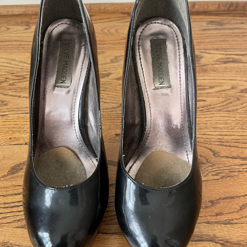 Steve Madden 6” heels, patent leather. No major scuffs. Classic style